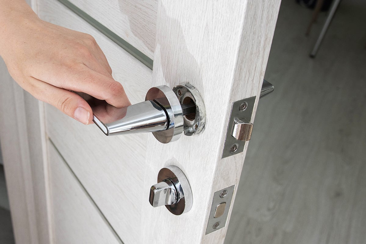 How to fix a door handle - Taskrabbit Blog (UK)
